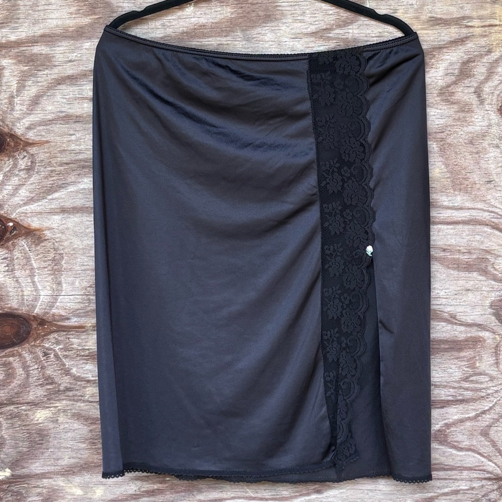 Vintage Maidenform Chantilly Lace Sexy Slip!